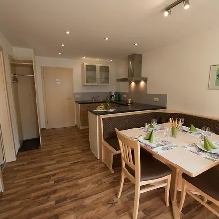 Haus Voglreiter - Inkl Sommerkarte, Zentrale Und Ruhige Lage, Garten Mit Spielplatz Kaprun